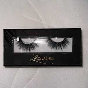BRAND NEW NEVER USED LILLY LASHES IN THE STYLE LYLA